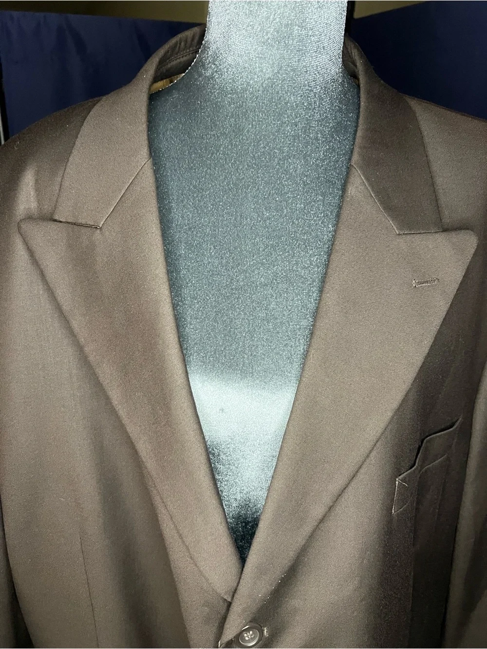 Men's Dark Brown Three-Button Blazer - Classic Tailored Fit